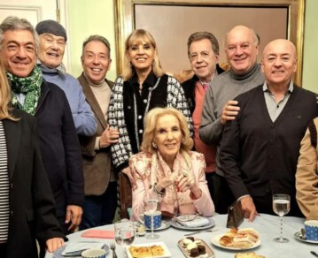 Cómo es la torta mundialista con la que Mirtha Legrand le festejó el cumpleaños a Teté Coustarot
