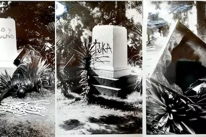El monumento fue bandalizado en 1986 cuando desplazaron a la estatua de su pedestal. 