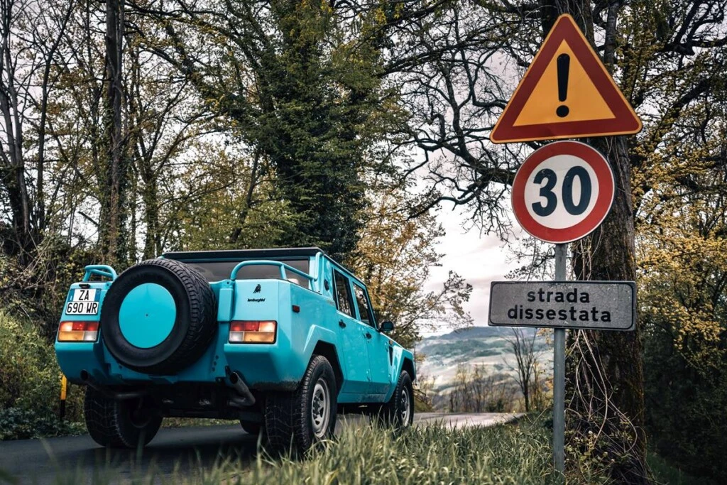 Lamborghini LM002