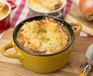 Los trucos para hacer la sopa de cebolla gratinada perfecta para el frío