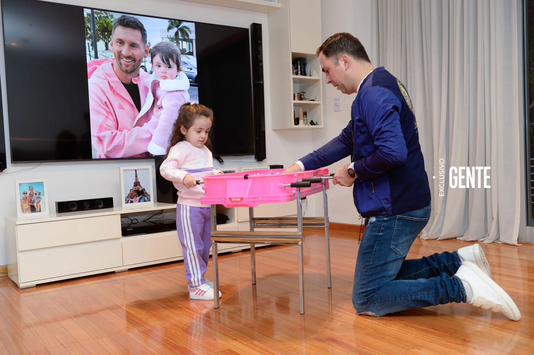 Martín Arévalo, Cora Debarbieri e Isabella