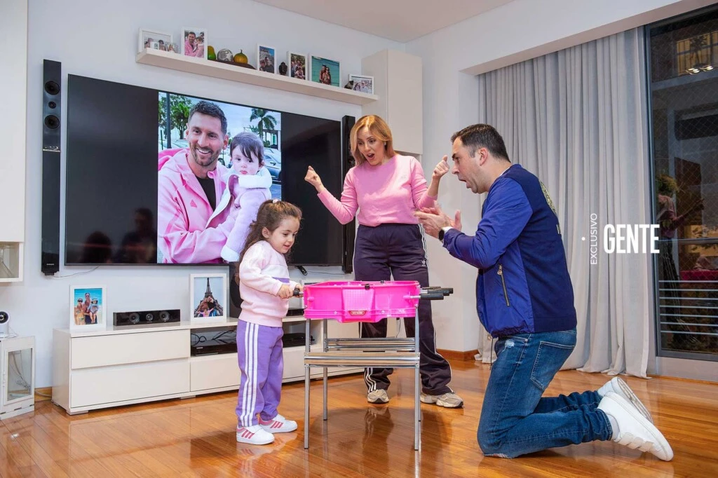 Martín Arévalo, Cora Debarbieri e Isabella
