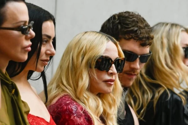 Madonna, Charli XCX y Kate Moss en la primera fila del desfile de YSL