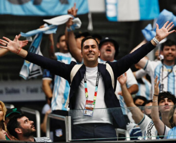 Se recibió y daba clases en la UBA, pero un día cambió Administración por los medios: quién es Martín Arevalo, el periodista "incondicional" de Maradona y Messi