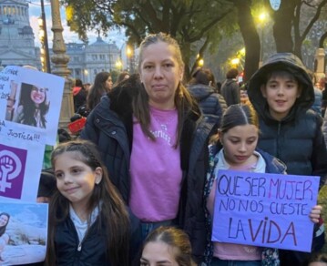 Perdió a su hermana en un femicidio y 11 años después conmovió en Ni Una Menos: “Quedó una familia destruida para siempre”