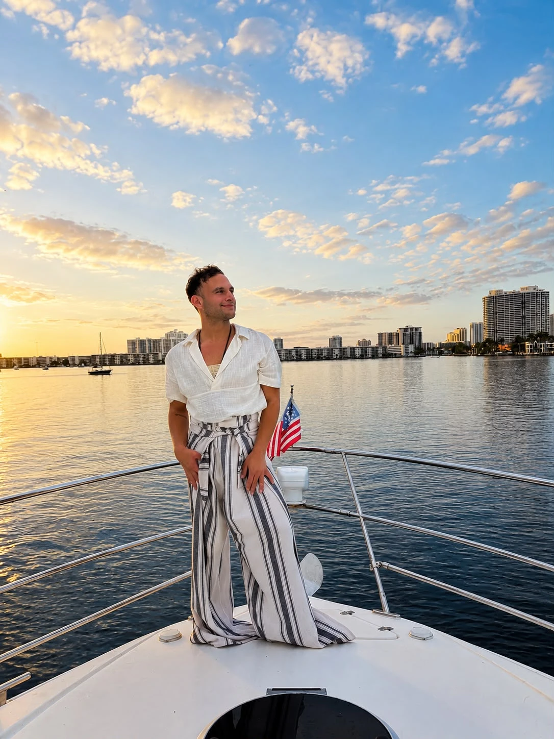 Leo Saleh comenzó su cumpleaños en una exclusiva celebración náutica en Miami.