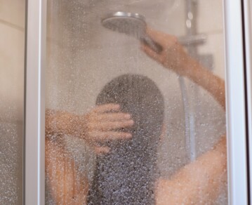 Cómo evitar que los espejos del baño se empañen tanto en invierno con un truco simple