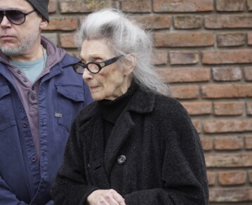 Las desgarradoras imágenes de la madre de Ernestina Pais durante el entierro en Chacarita