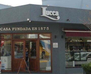 Queda en Luján y es la panadería más antigua de la Argentina: en manos de la misma familia desde 1875, sus sándwiches de miga son un suceso
