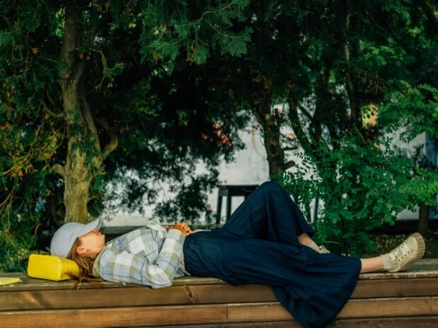os beneficios de dormir siesta según la ciencia