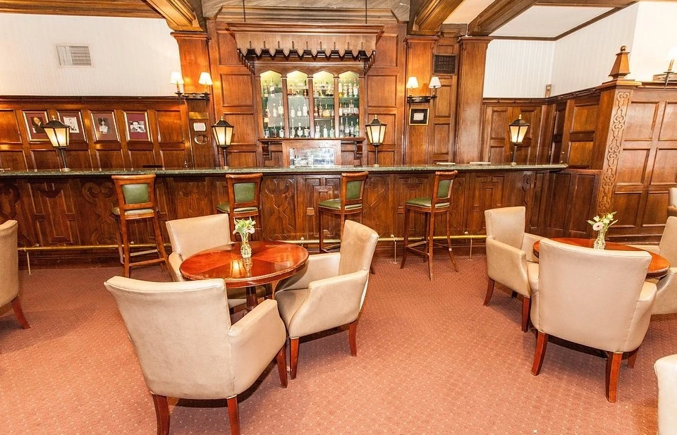 Piano Bar.