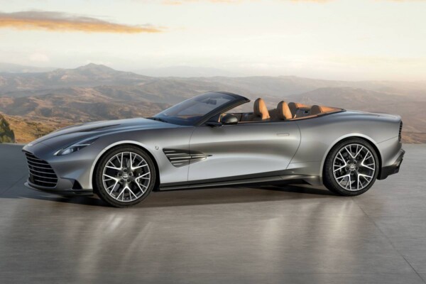 Aston Martin Vanquish 25