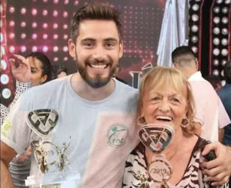 Conce con Occhiato en el momento de gloria televisiva.