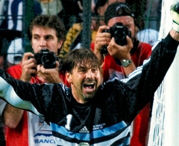 Qué fue de la vida de Carlos "Lechuga" Roa, el héroe que amargó a Inglaterra en Francia 98 y eligió un camino que sorprendió al mundo del fútbol