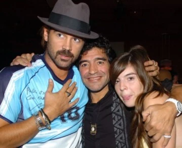 El dia en que Colin Farrell conoció y besó a Diego Maradona-Archivo Revista Gente