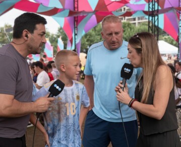 El inesperado fanatismo de un niño inglés y su padre por la Selección Argentina a horas de la semifinal