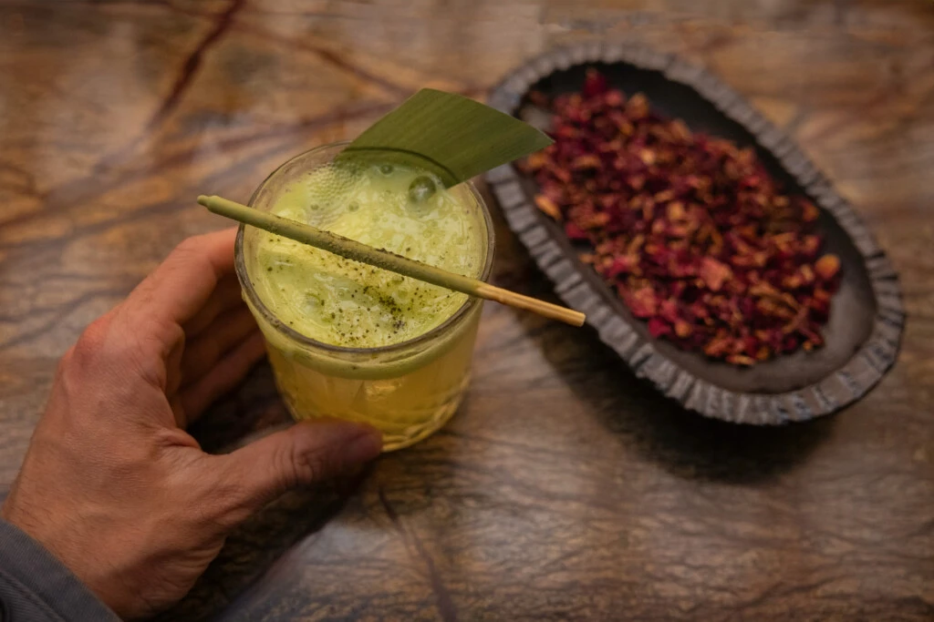 En Meiji, la experiencia transforma una cena entre amigos en un plan para recordar.