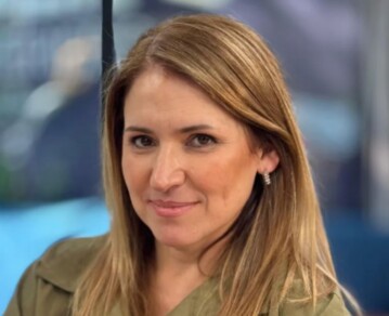 Fernanda Iglesias compartió una foto en bikini retocada con IA junto a la original: la reacción de sus seguidores