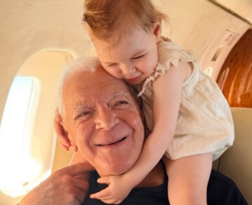 Así de grande está Kahlo, la hija de Elina y Eduardo Costantini: las fotos que compartieron desde un avión privado