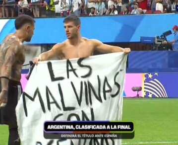 La contundente frase de Leandro Paredes sobre las Malvinas, después de desplegar una bandera frente a los ingleses en el estadio