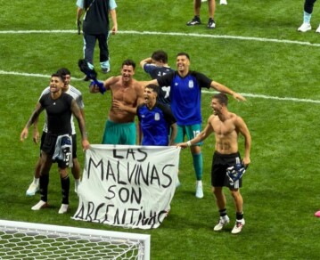 Qué sanciones podría recibir la AFA por la bandera de Malvinas que exhibieron los jugadores tras vencer a Inglaterra