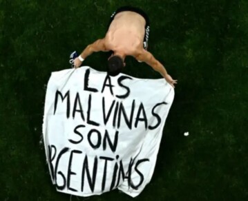 Qué dijo Javier Milei sobre la bandera de las Malvinas que flamearon los jugadores tras el partido con Inglaterra