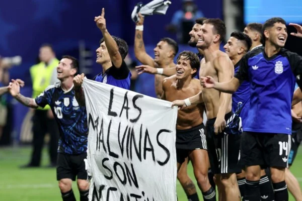 La Selección Argentina en el partido frente a Inglaterra.