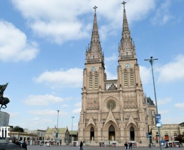 Los grandes secretos de arquitectura de la Basílica de Luján: piedra entrerriana, vitrales franceses y hornos de ladrillos