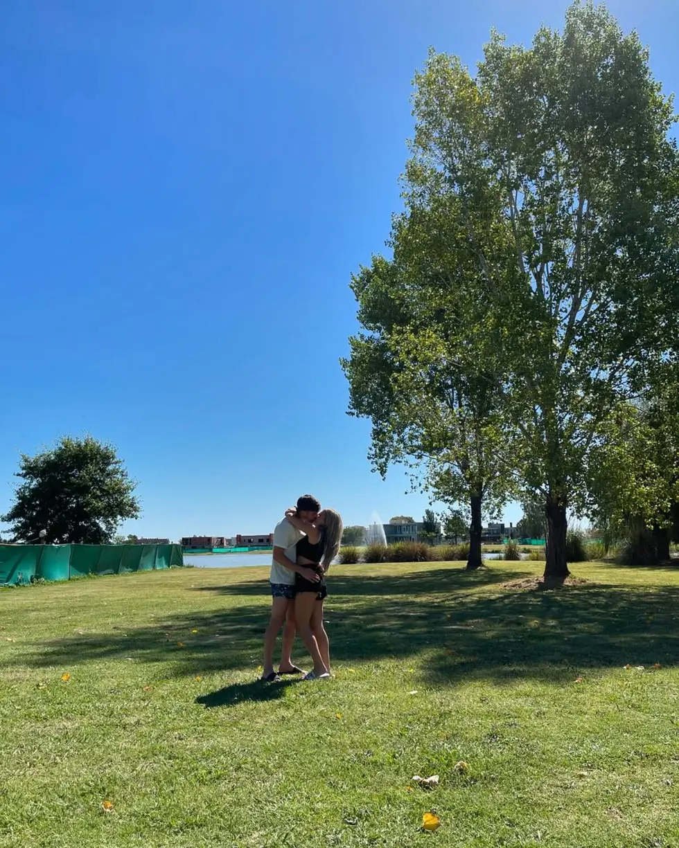 La pareja en el gran jardín. 