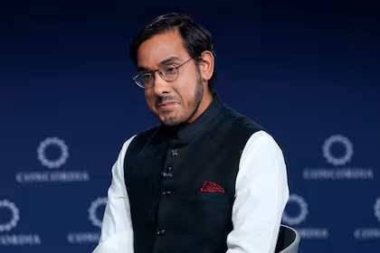 Ishaan Tharoor, el periodista que tuvo que retractarse por sus dichos.