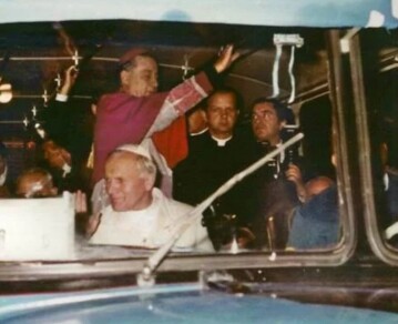 La historia oculta detrás de la visita de Juan Pablo II a Luján: por qué el Papa se fue en un colectivo de línea