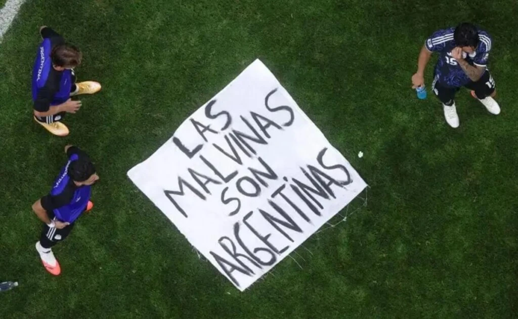 La contundente denuncia de Reino Unido a la FIFA por la bandera de Malvinas tras el triunfo de Argentina