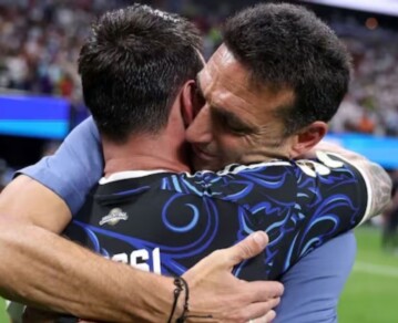 Qué le dijo Lionel Messi al oído a Lionel Scaloni tras la histórica victoria ante Inglaterra