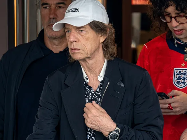 Mick Jagger captado por la transmisión oficial.