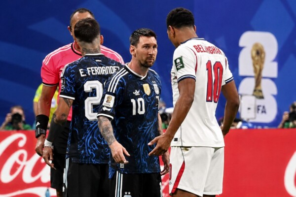 El cruce de Messi y Bellingham.