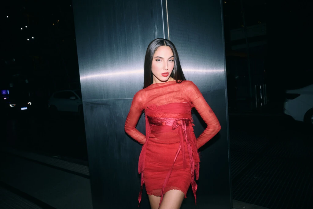 La conductora eligió un look en rojo para la gran noche.