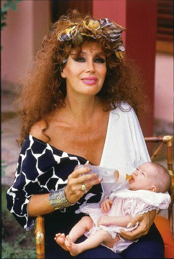 Moria retratada por GENTE junto a Sofía Gala, meses después de parir.
