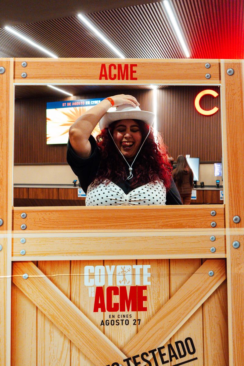 GENTE premieree Coyote vs ACME