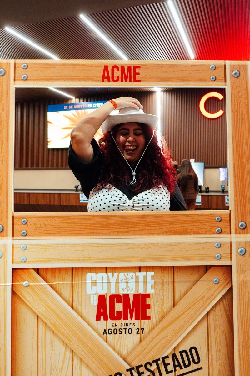 GENTE premieree Coyote vs ACME