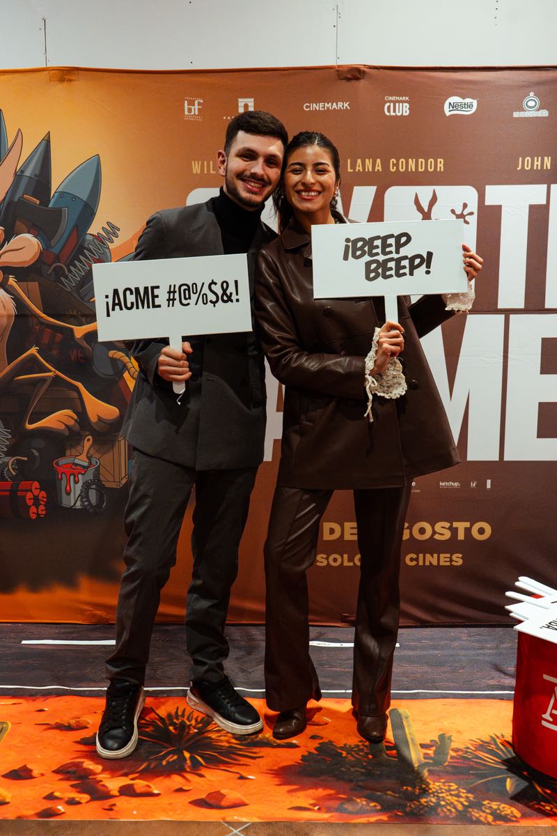GENTE premieree Coyote vs ACME