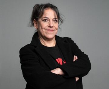 "Me hago un shot a la mañana y arranco": Julia Calvo revela su pócima secreta de la vitalidad, habla de su estremecedor papel en Misery y explica por qué le huye a la convivencia