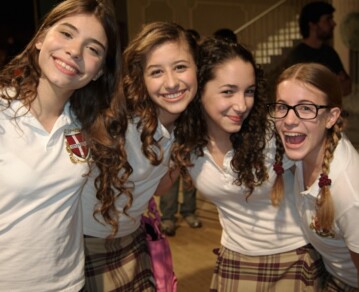 Brilló como una de "Las Populares" de Patito Feo, se alejó de la tele y anunció el nacimiento de sus hijas con una fascinante coincidencia