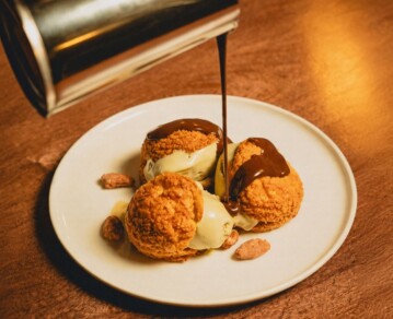 El secreto de los profiteroles perfectos: la receta "bajonera" de Runfla, el restaurante de autor más cool de Cañitas