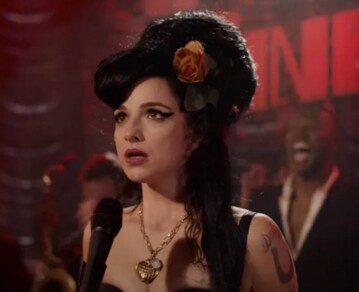 Está en Netflix, dura poco más de dos horas y revive la vida de Amy Winehouse detrás de sus grandes canciones