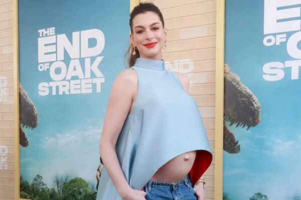 el gesto con el que Anne Hathaway frenó una insólita teoría en redes sobre su embarazo