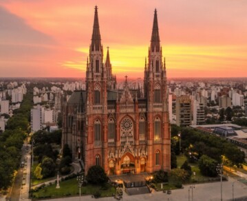 Por qué la Catedral de La Plata fue elegida como "la más linda del mundo" tras arrasar con las joyas de Europa