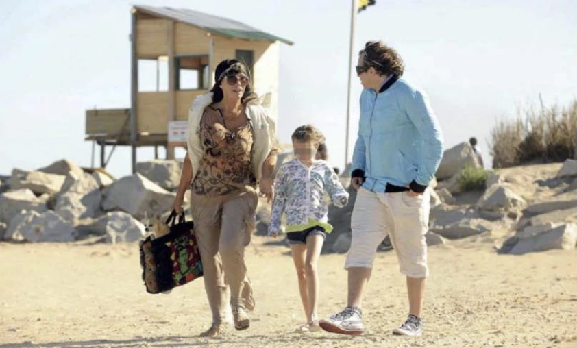 Moria y Bruno junto a Sol, la pequeña hija del empresario.