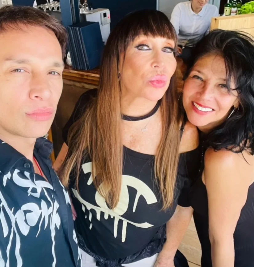 Moria junto a Zeta y Galo.