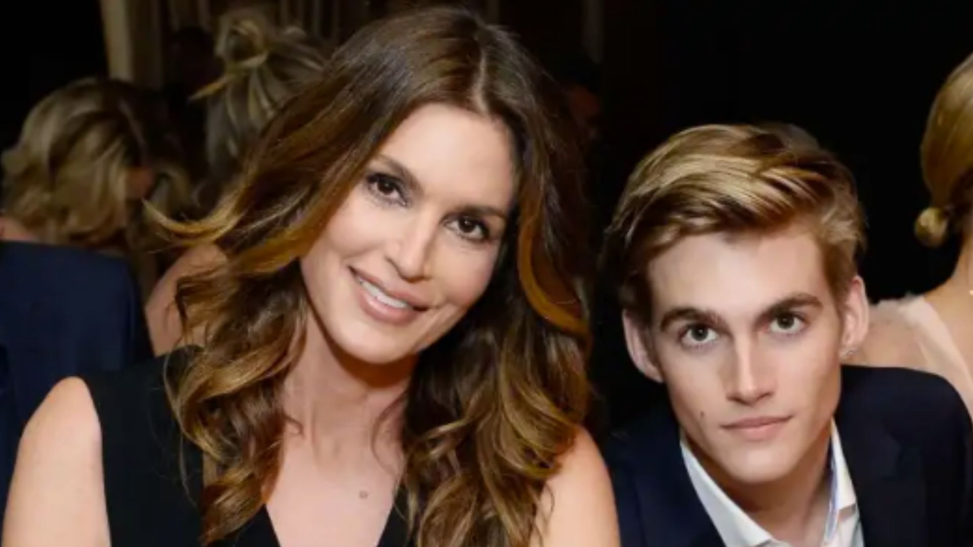 Cindy Crawford, el disfraz de Amy Winehouse y la muerte de su hijo a los 27 años: por qué en las redes circulan teorías que hablan de "karma"