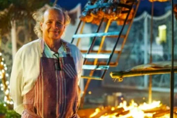 El debut como modelo del chef argentino Francis Mallmann- fue elegido por una marca de lujo junto a Julia Roberts y Serena Williams